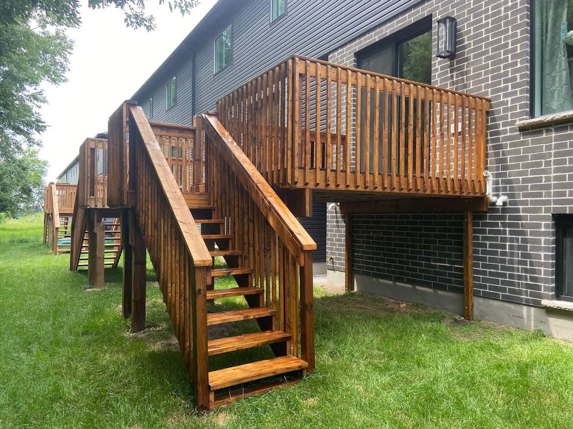 DeckStain.ca — 2026 Service Excellence Award winner